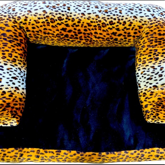 Other - Brand new with out tags large cat bed